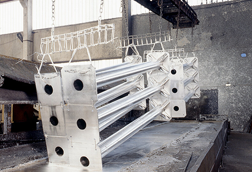 Industrial pumps in the chemical industry: pumping of agressive black wash Aggressive black wash safely pumped